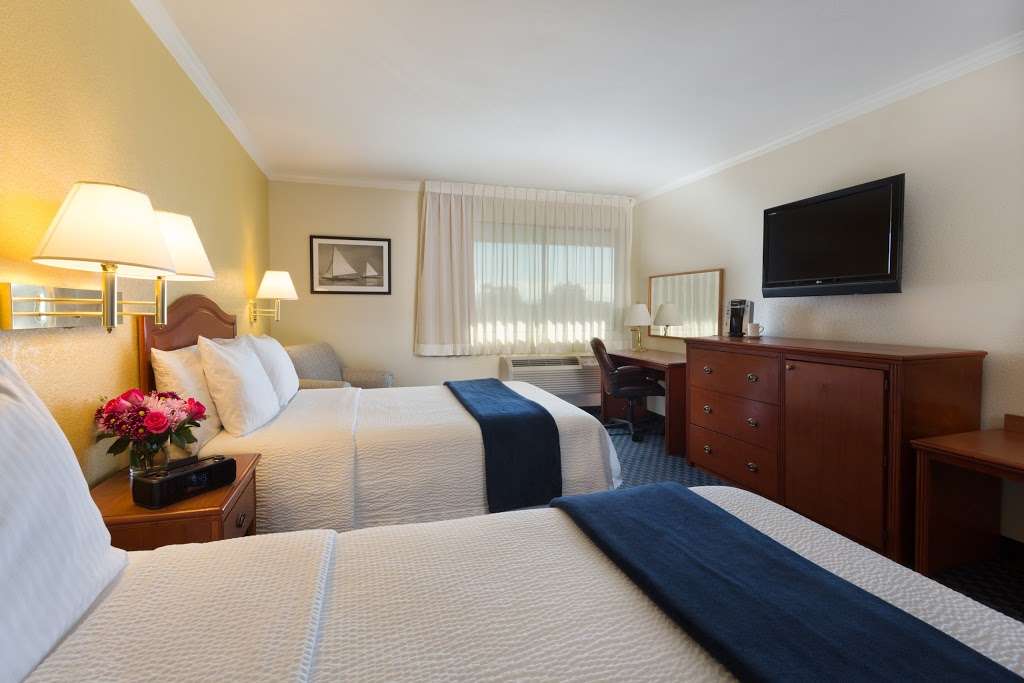 The Marina Inn on San Francisco Bay | 68 Monarch Bay Dr, San Leandro, CA 94577 | Phone: (510) 895-1311