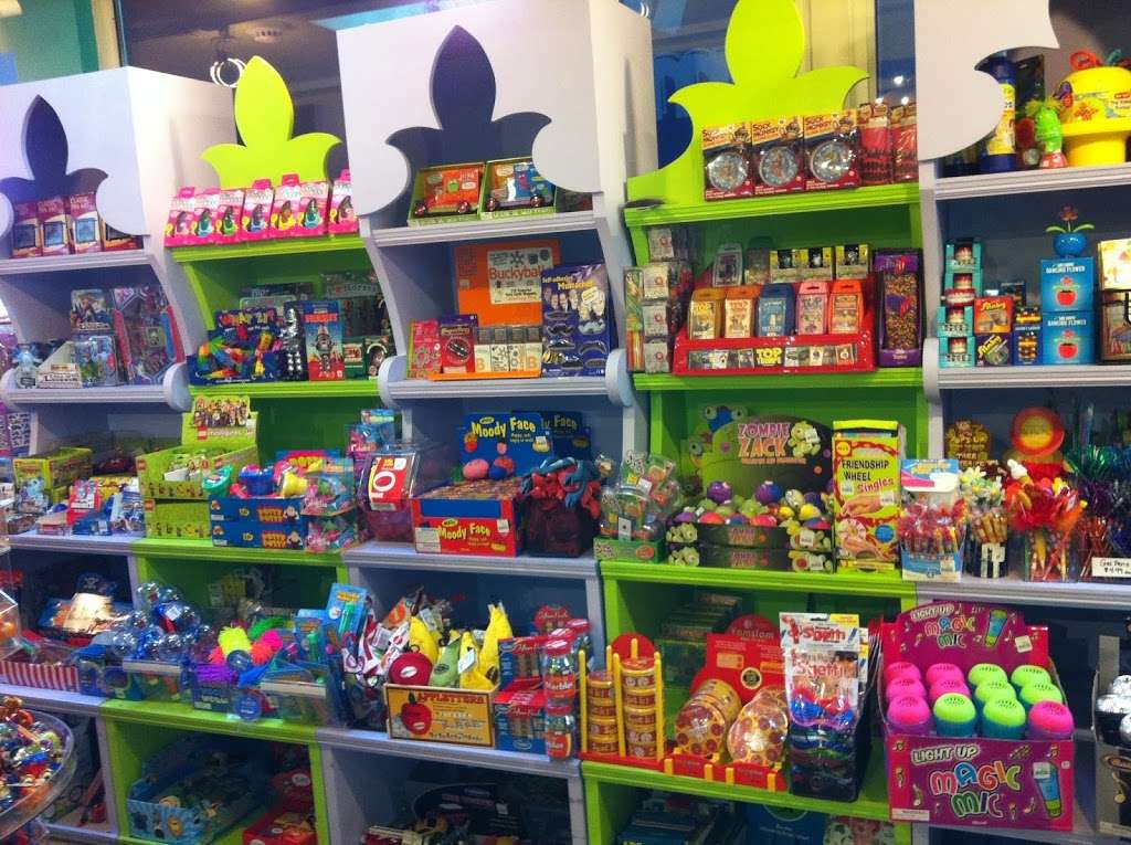 Funky Monkey Toys & Books | 360 Wheatley Plaza, Greenvale, NY 11548 | Phone: (516) 484-0966