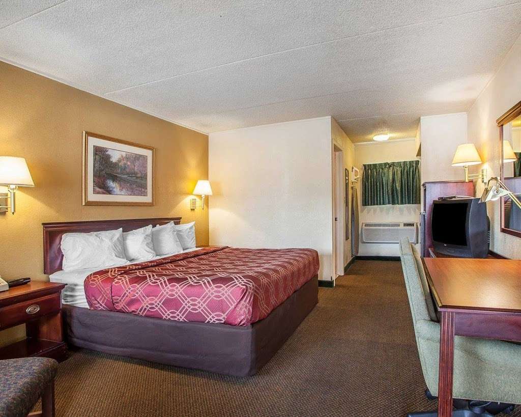 Econo Lodge | 308 S White Horse Pike, Hammonton, NJ 08037, USA | Phone: (609) 561-5700