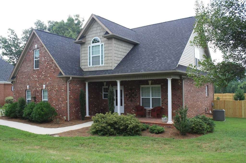 Carolina Roofing Contractors | 6612 Point Comfort Ln, Charlotte, NC 28226, USA | Phone: (704) 542-1622