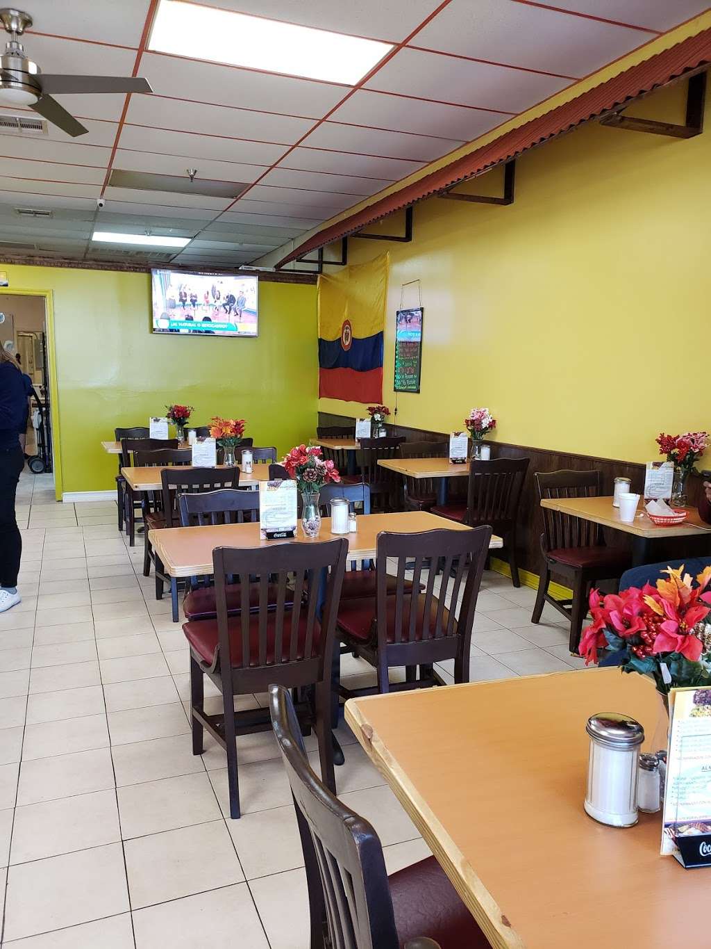 Cafeteria Panaderia Central | 12788 Veterans Memorial Dr, Houston, TX 77014 | Phone: (281) 866-7630