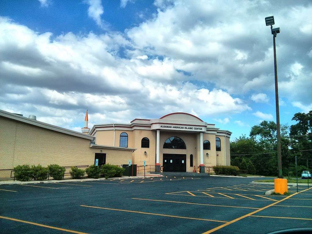 Albanian-American Islamic Center | 5825 St Charles Rd, Berkeley, IL 60163, USA | Phone: (708) 544-2609