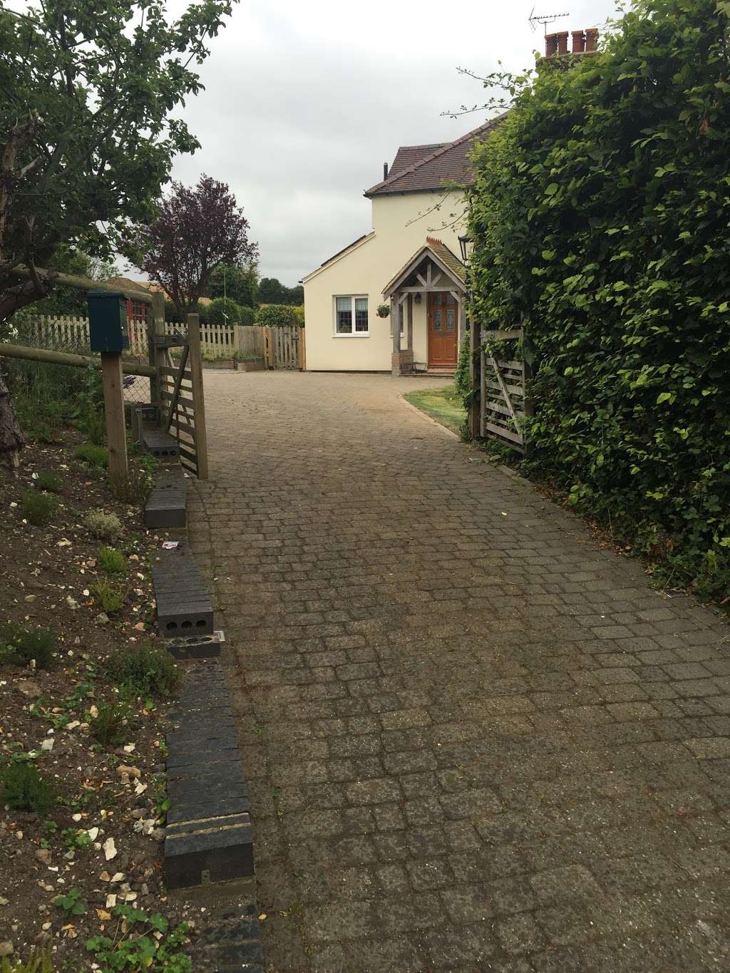 Orange Hill Cottage Bed & Breakfast | Hartley Bottom Rd, Hartley, Longfield DA3 8LB, UK | Phone: 01474 702613 Orange Hill Cottage Bed & Breakfast | Hartley Bottom Rd, Hartley, Longfield DA3 8LB, UK | Phone: 01474 702613