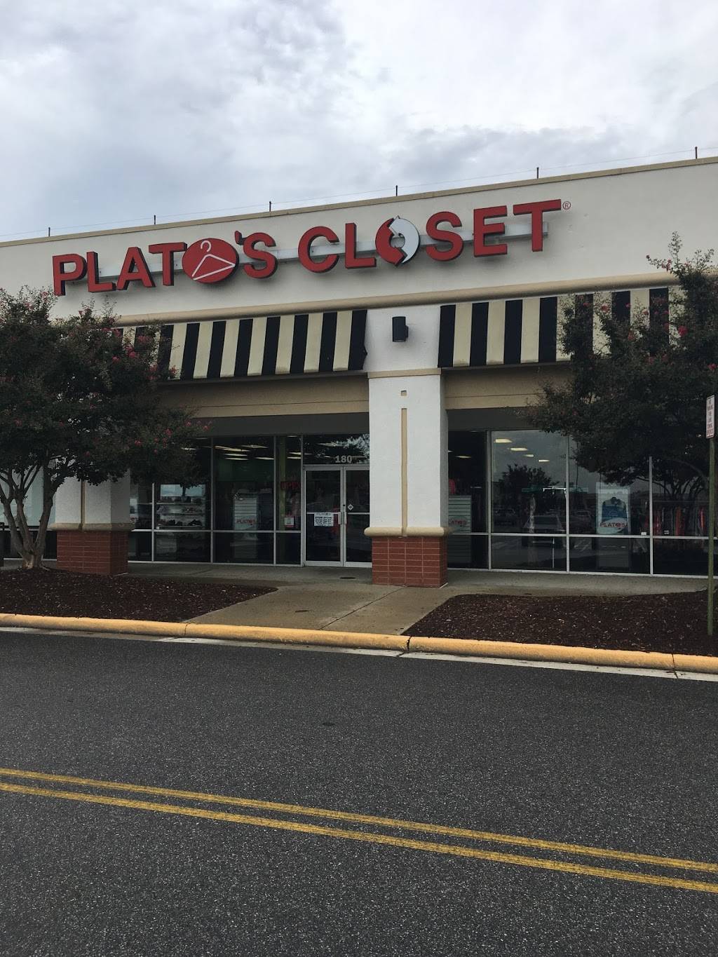 Platos Closet | 11930 Iron Bridge Plaza, Chester, VA 23831, USA | Phone: (804) 524-4914