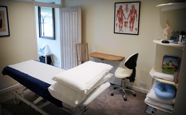 Robert Ganpatsingh (Epsom Osteopathic Clinic) | 29 Rose Bushes, Epsom KT17 3NS, UK | Phone: 01372 897688