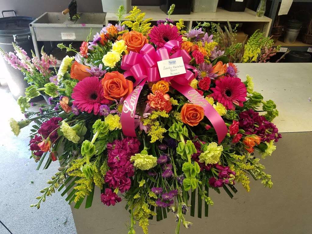 Bryans Florist | 1331 W 37th Ave, Hobart, IN 46342, USA | Phone: (219) 947-1516