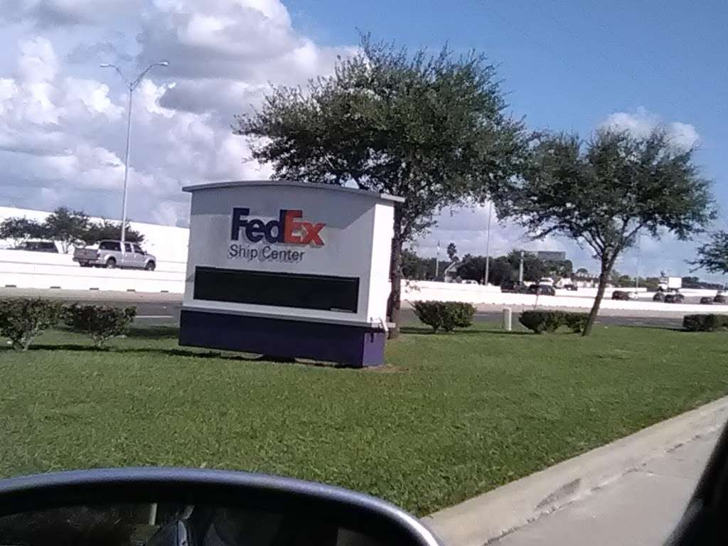 FedEx Ship Center | 10555 S Sam Houston Pkwy W, Houston, TX 77071, USA | Phone: (800) 463-3339