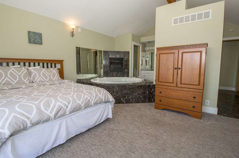 Beachwalk Vacation Rentals - Queen Bee & Buzz Inn Vacation Renta | 323 Childers Ln, Michigan City, IN 46360, USA | Phone: (800) 814-7501