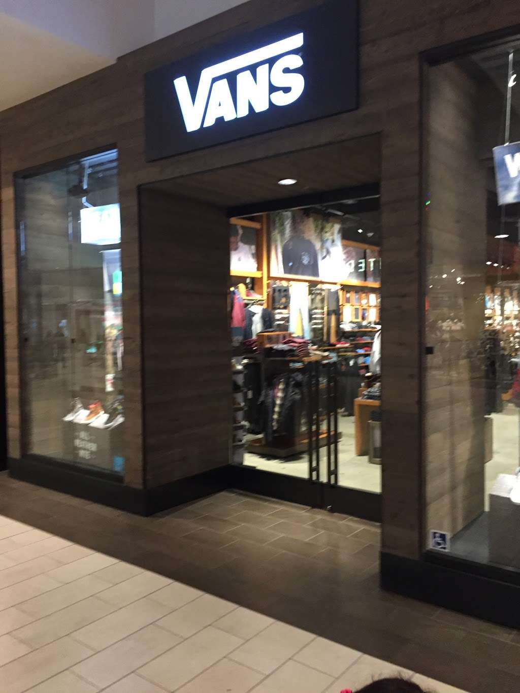 Vans, 334 Los Cerritos Center C8 