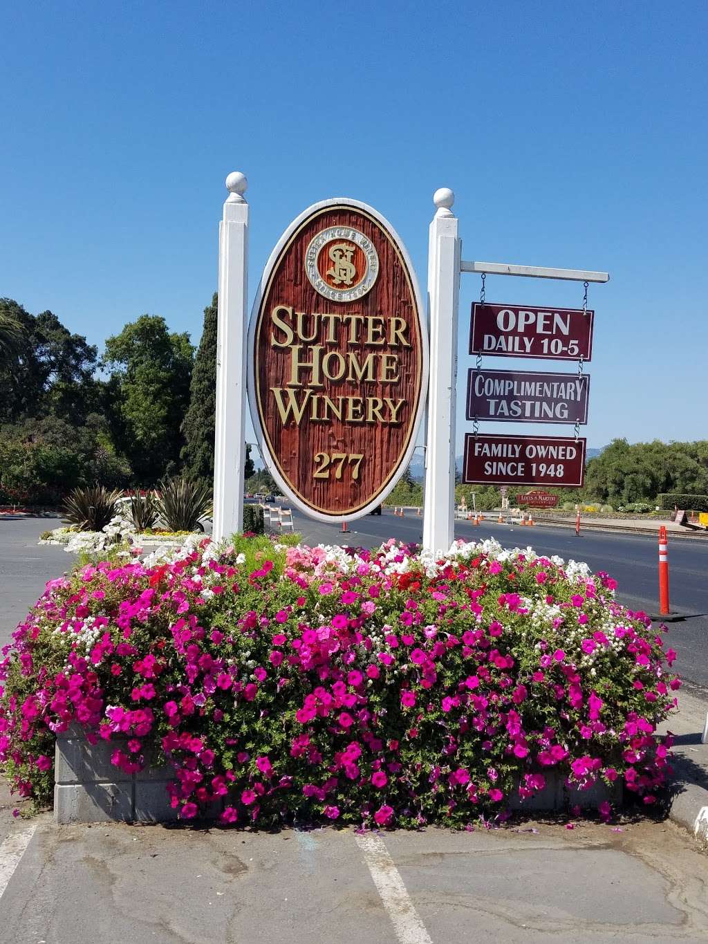 Sutter Home | 277 St Helena Hwy, St Helena, CA 94574 | Phone: (707) 963-3104