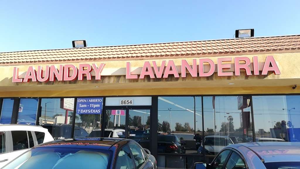 Laundry / Lavanderia | 8654 Woodman Ave, Pacoima, CA 91331, USA