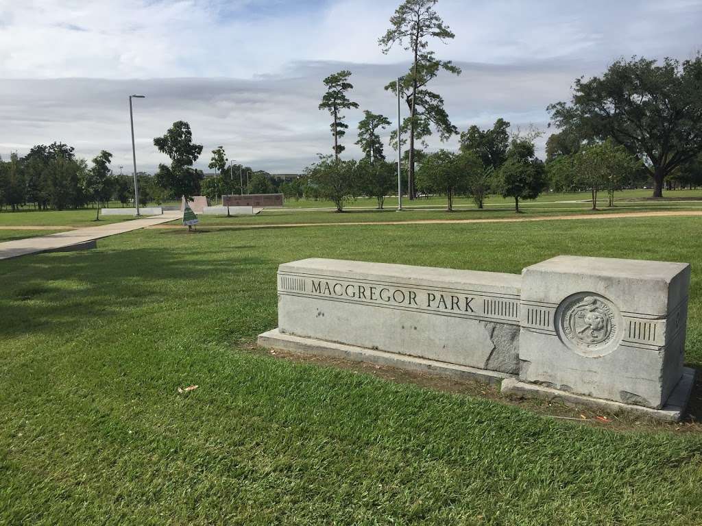 Martin Luther King Jr. Memorial | MacGregor Park Trail, Houston, TX 77021, USA