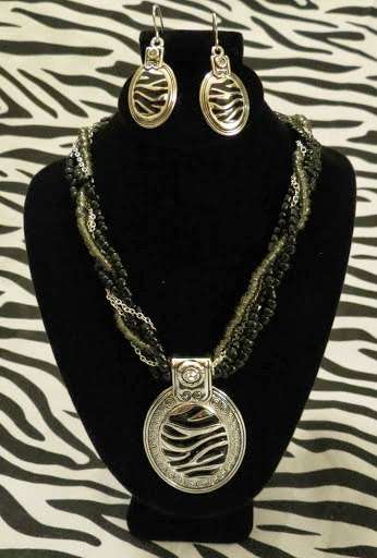 LaLas Bling ~N~ Things | 8325 Broadway St, Pearland, TX 77581, USA | Phone: (832) 594-8305