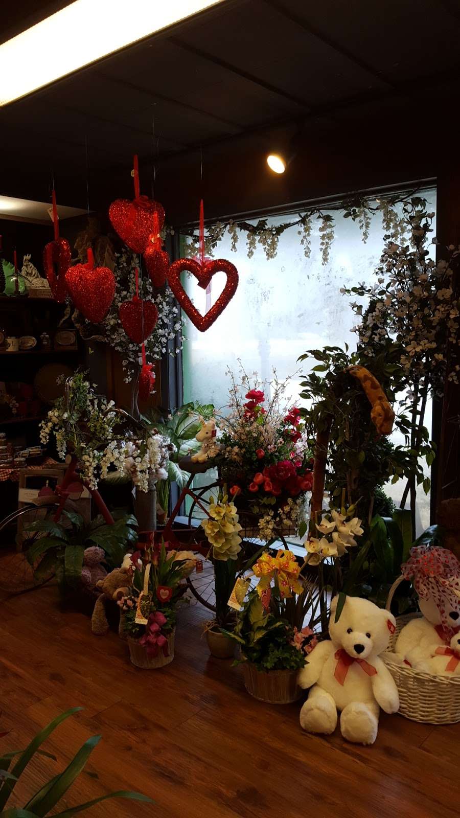 Angleton Flower & Gift Shop | 505 N Velasco St, Angleton, TX 77515 | Phone: (979) 849-5792