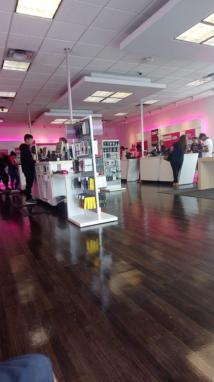 T-Mobile | 5010 Garth Rd Suite 104F, Baytown, TX 77521, USA | Phone: (281) 839-1076