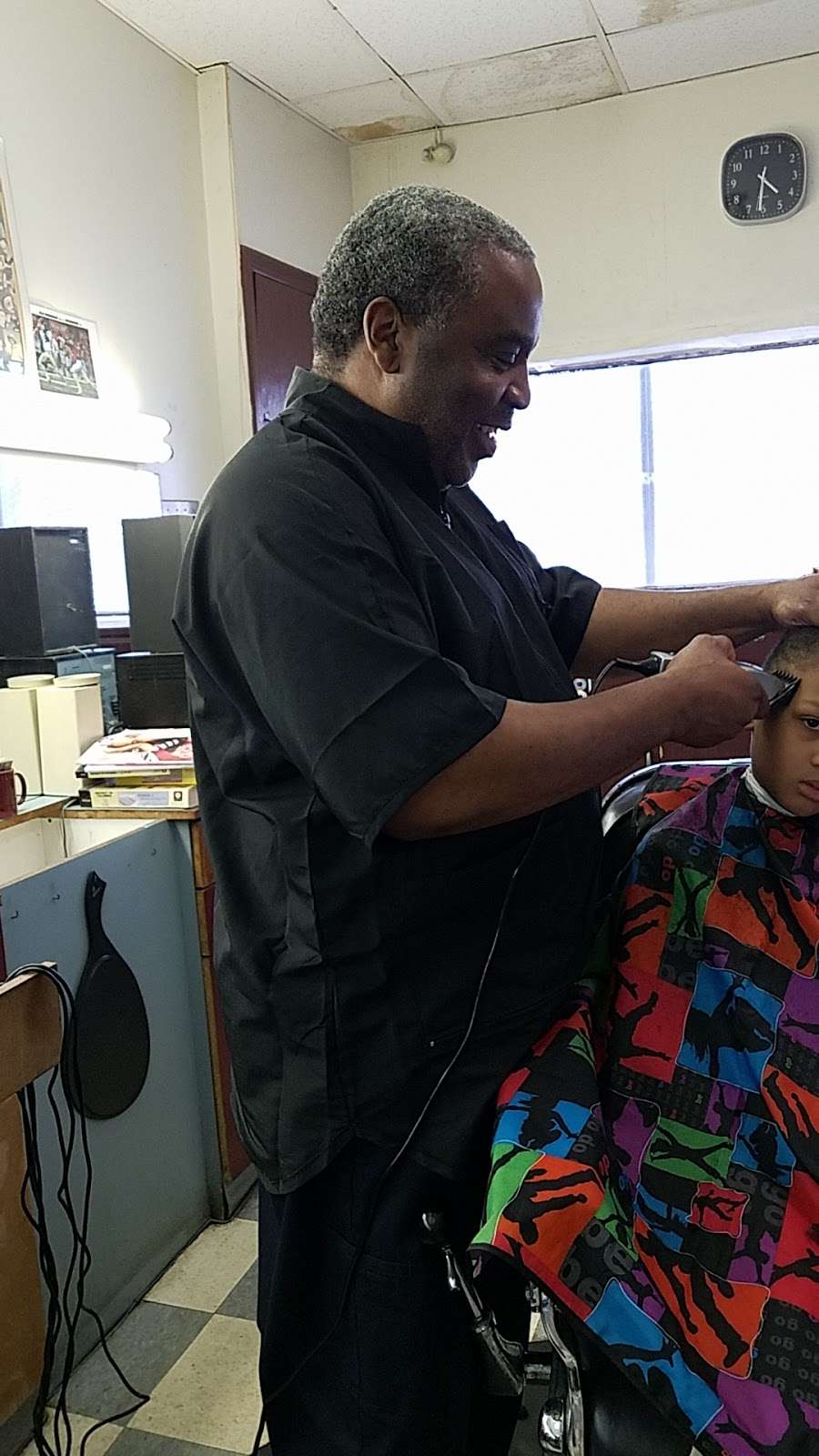 MLK Community Barbershop | 2739 Martin Luther King Jr Ave SE, Washington, DC 20032, USA | Phone: (202) 563-0151