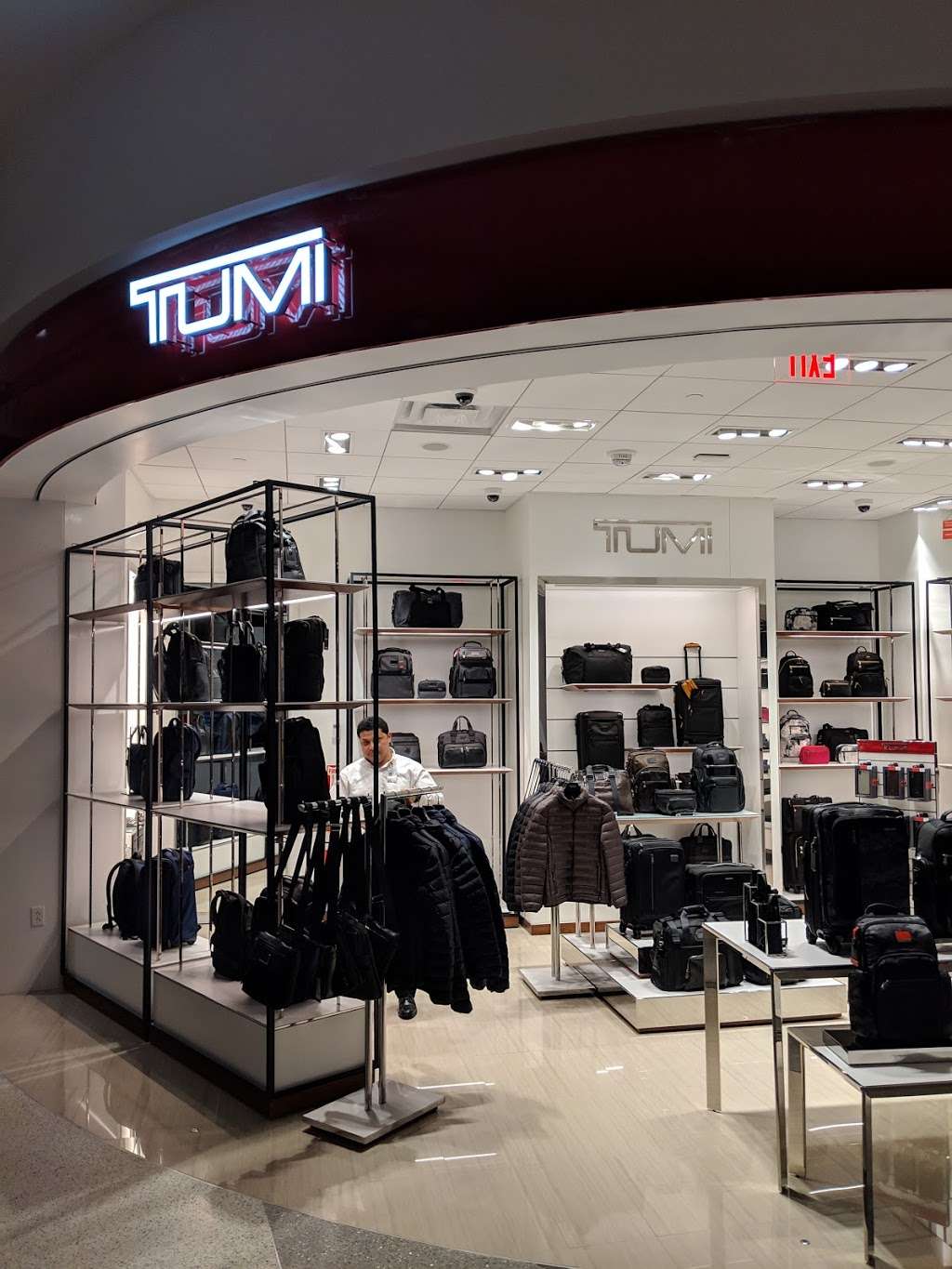 Tumi | Terminal B, Boston, MA 02128, USA
