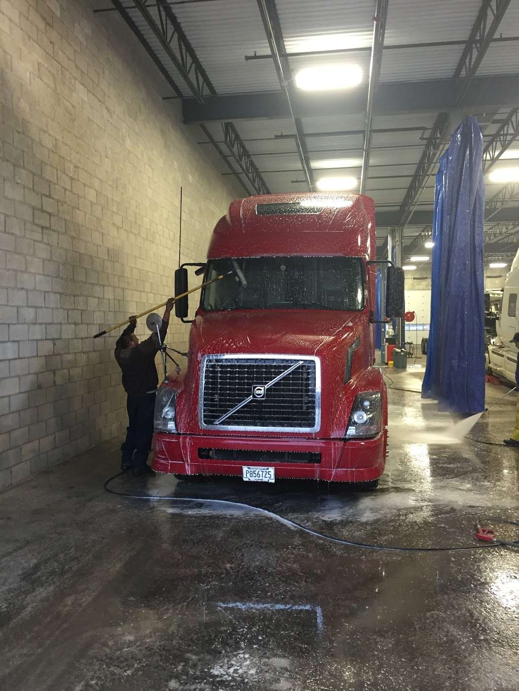 Dundee Truck Repair & Wash | 407 Christina Dr, East Dundee, IL 60118, USA | Phone: (224) 484-8182