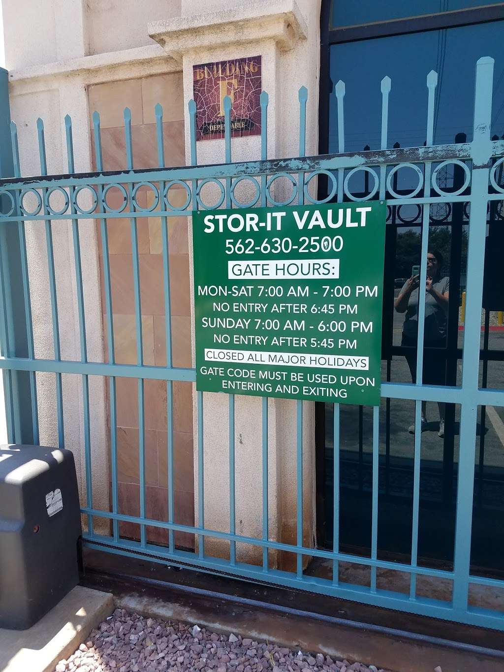 Vault Self Storage | 6897 Paramount Blvd, Long Beach, CA 90805, USA | Phone: (562) 630-2500