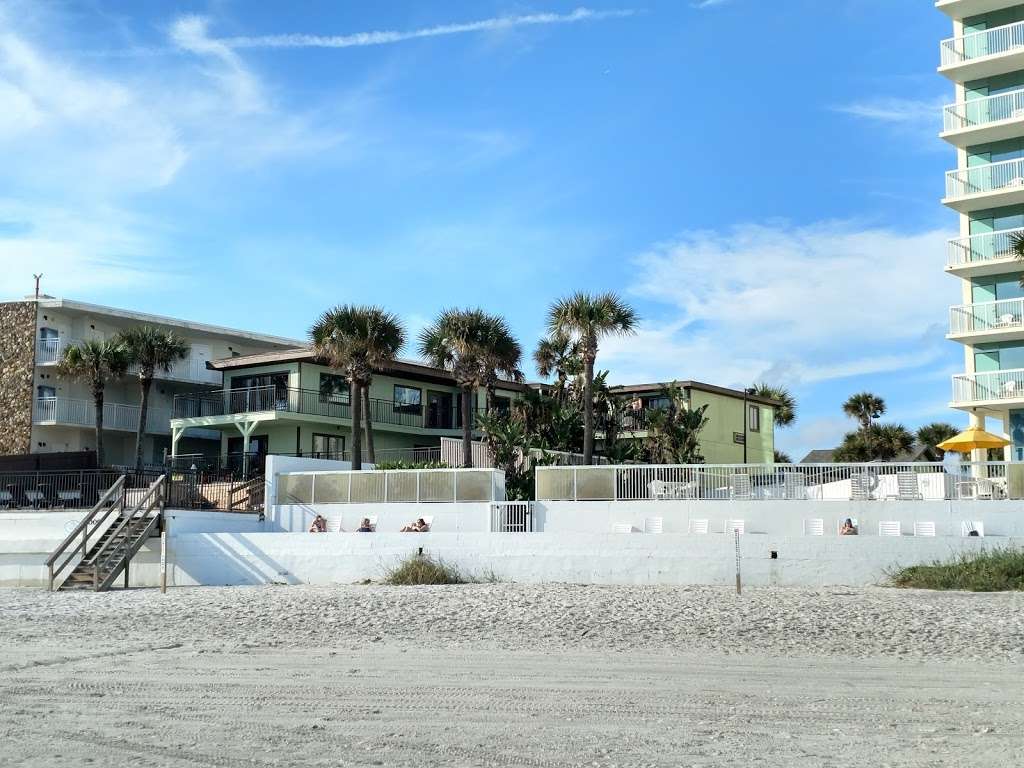 Micks Beach Hideaway | 2009 S Atlantic Ave, Daytona Beach Shores, FL 32118, USA | Phone: (386) 679-9333