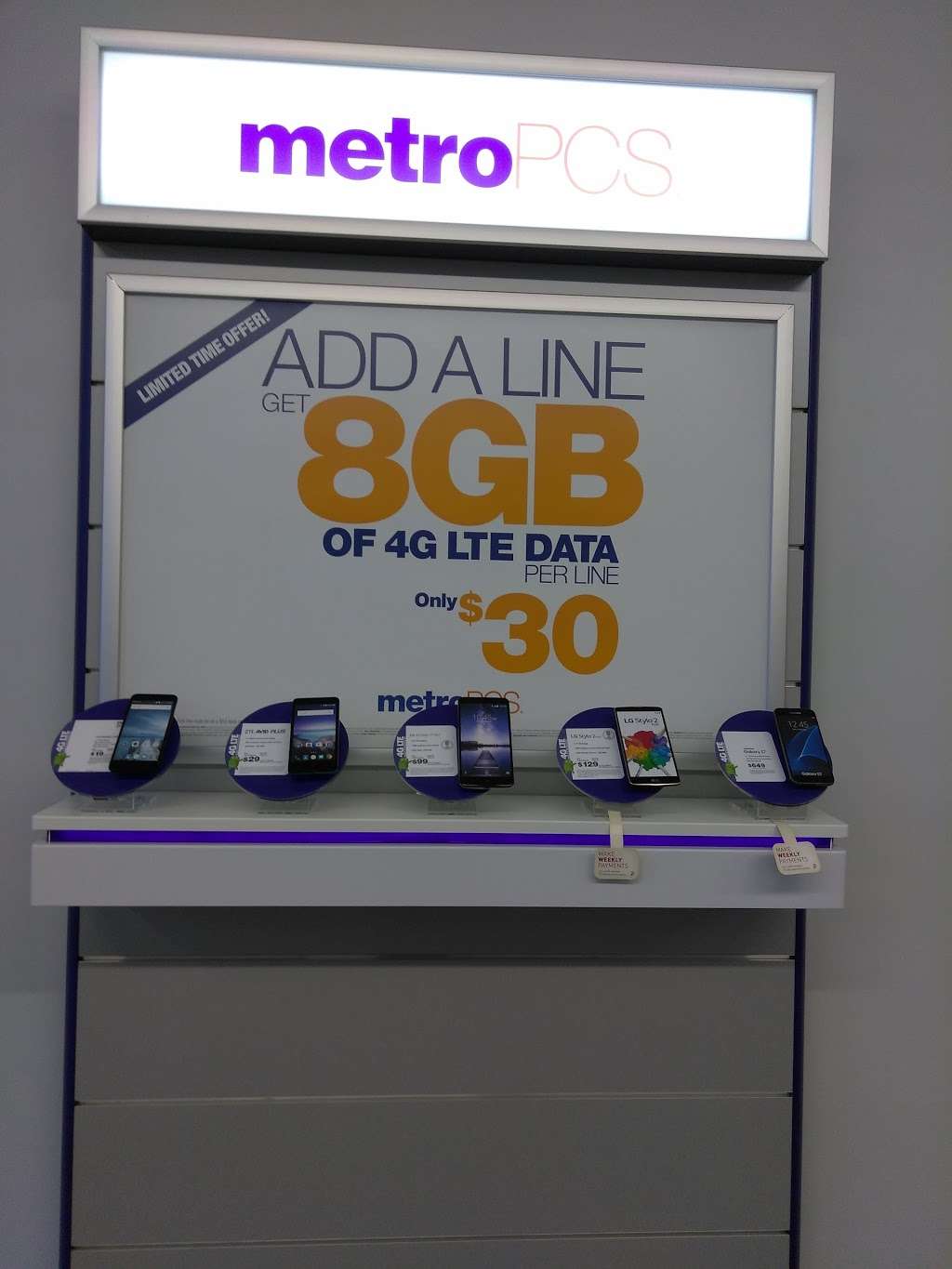 Metro by T-Mobile | 7450 N Western Ave, Chicago, IL 60645, USA | Phone: (872) 208-7520