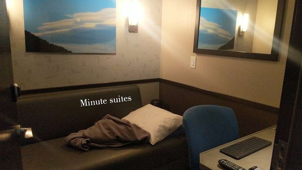 Minute Suites CLT Atrium | 5501 Josh Birmingham Pkwy, Charlotte, NC 28208, USA