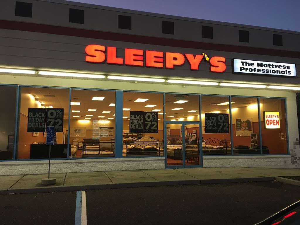 Mattress Firm Old Greenwich Stamford | 2000 W Main St, Stamford, CT 06902, USA | Phone: (203) 356-3576