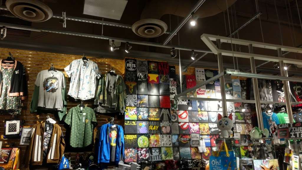 Hot Topic | 2157 Southlake Mall, Merrillville, IN 46410 | Phone: (219) 795-1470
