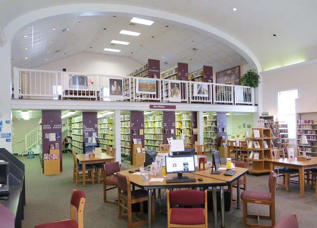 Lynnfield Library | 18 Summer St, Lynnfield, MA 01940, USA | Phone: (781) 334-5411