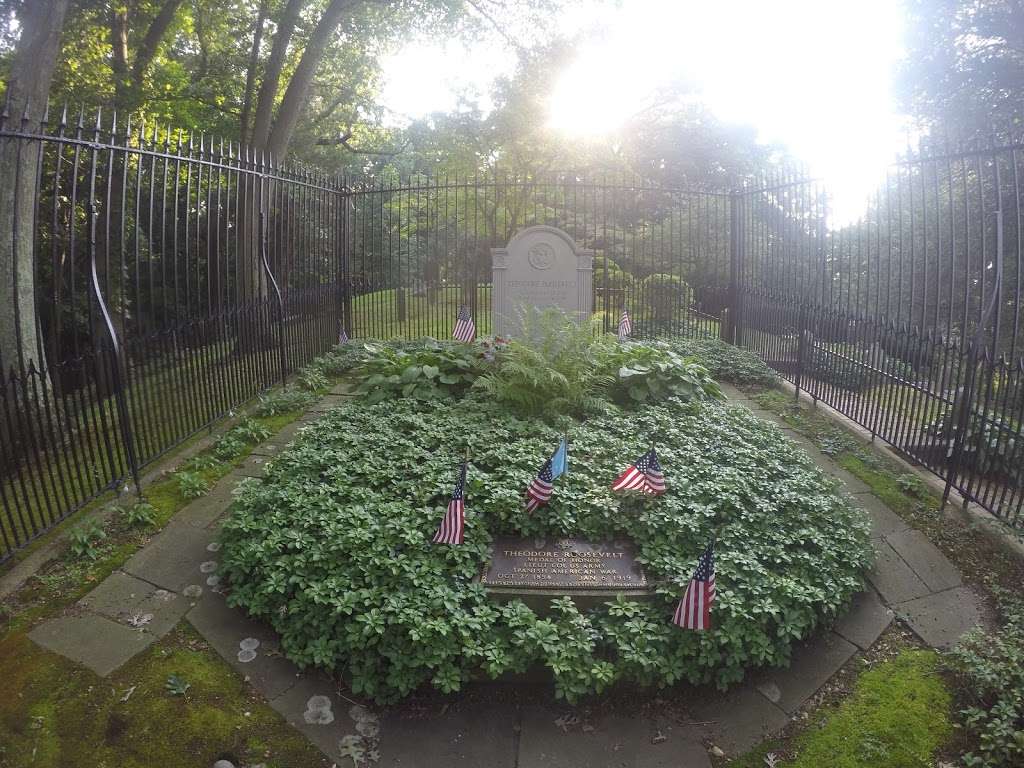Youngs Memorial Cemetery | 134 Cove Rd, Oyster Bay, NY 11771, USA | Phone: (516) 922-4788