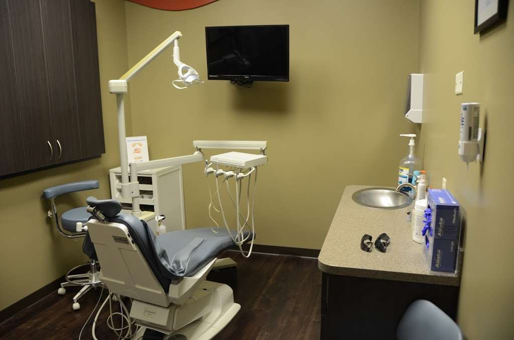 Sonrisas Family Dental | 3220 N National Rd, Columbus, IN 47201, USA | Phone: (812) 376-4054