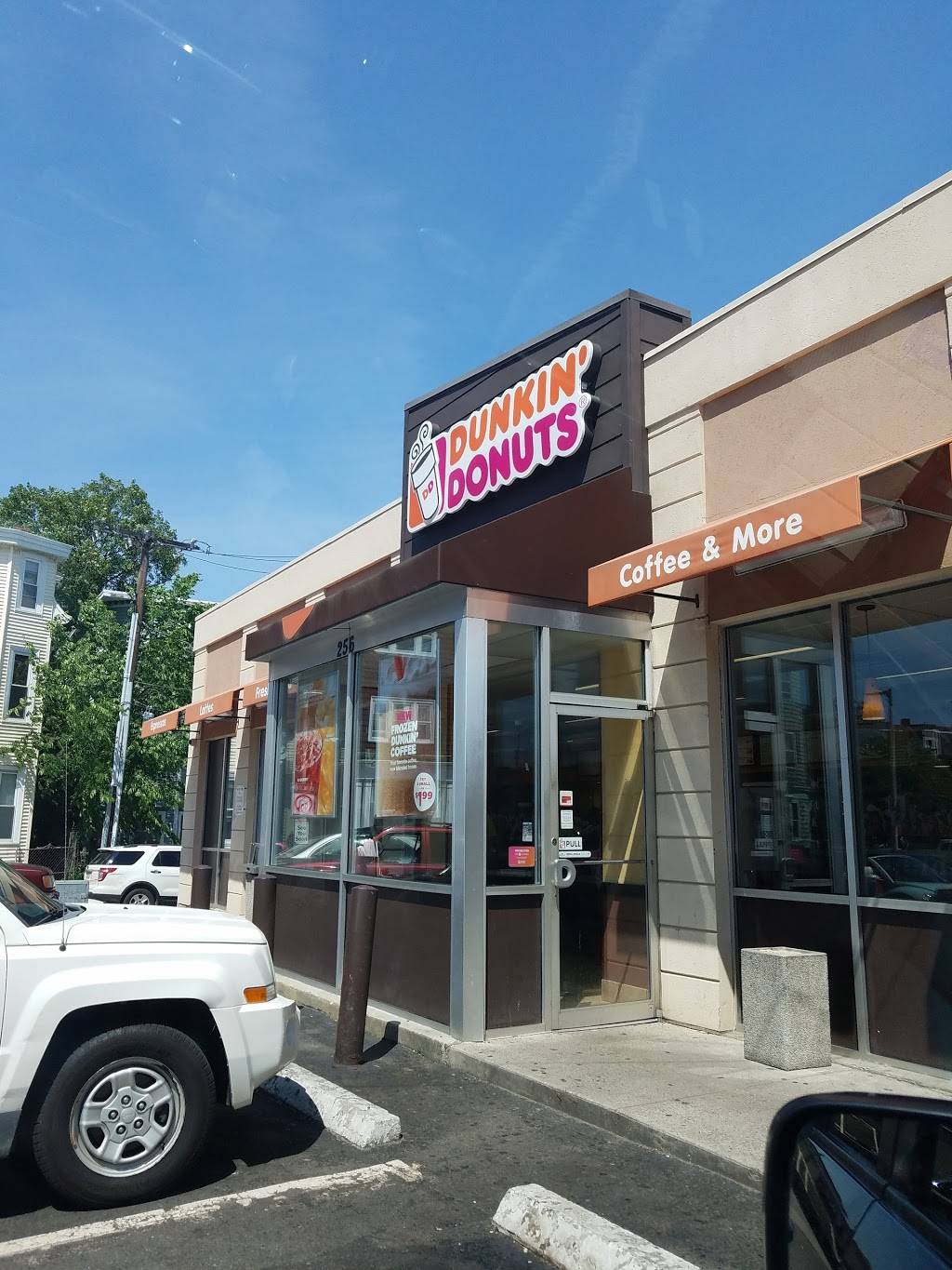 Dunkin | 256 Boston St, Dorchester, MA 02125, USA | Phone: (617) 288-8361