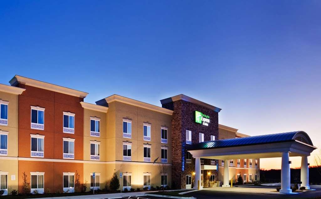 Holiday Inn Express & Suites Charlotte Southeast - Matthews | 9420 E Independence Blvd, Matthews, NC 28105, USA | Phone: (704) 443-3100