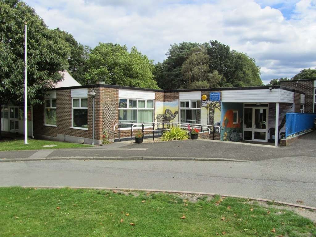 Keston (Church of England) Primary School | Lakes Rd, Bromley, Keston BR2 6BN, UK | Phone: 01689 858399