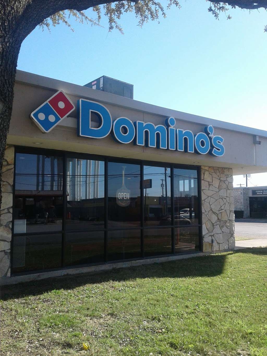 Dominos Pizza | 222 N Story Rd Ste 118, Irving, TX 75061, USA | Phone: (972) 986-1747