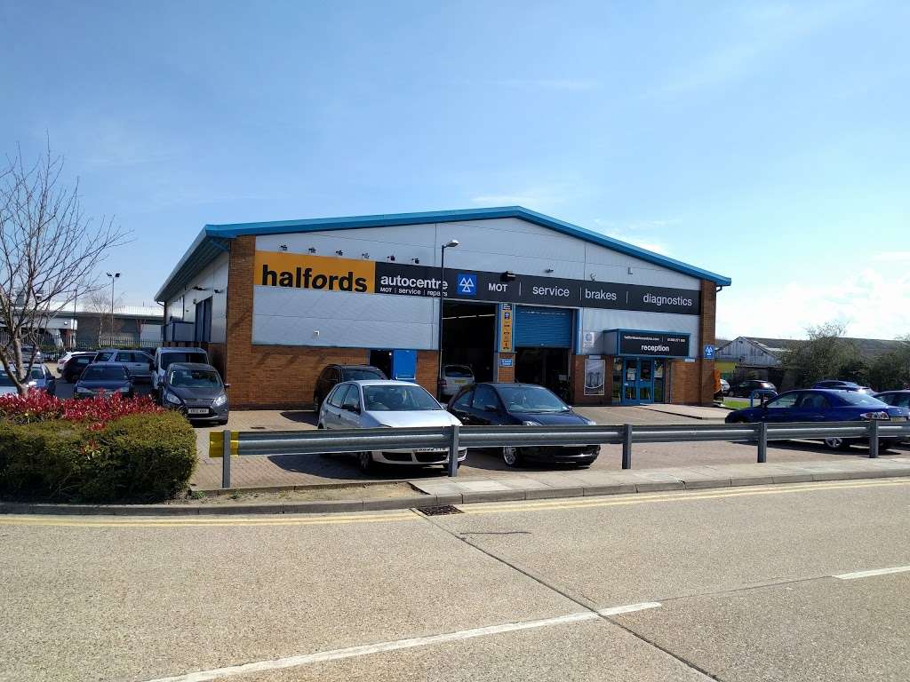 Halfords Autocentre Basildon | Unit 2, Basildon Trade Centre, Miles Gray Rd, Basildon SS14 3GD, UK | Phone: 01268 271006