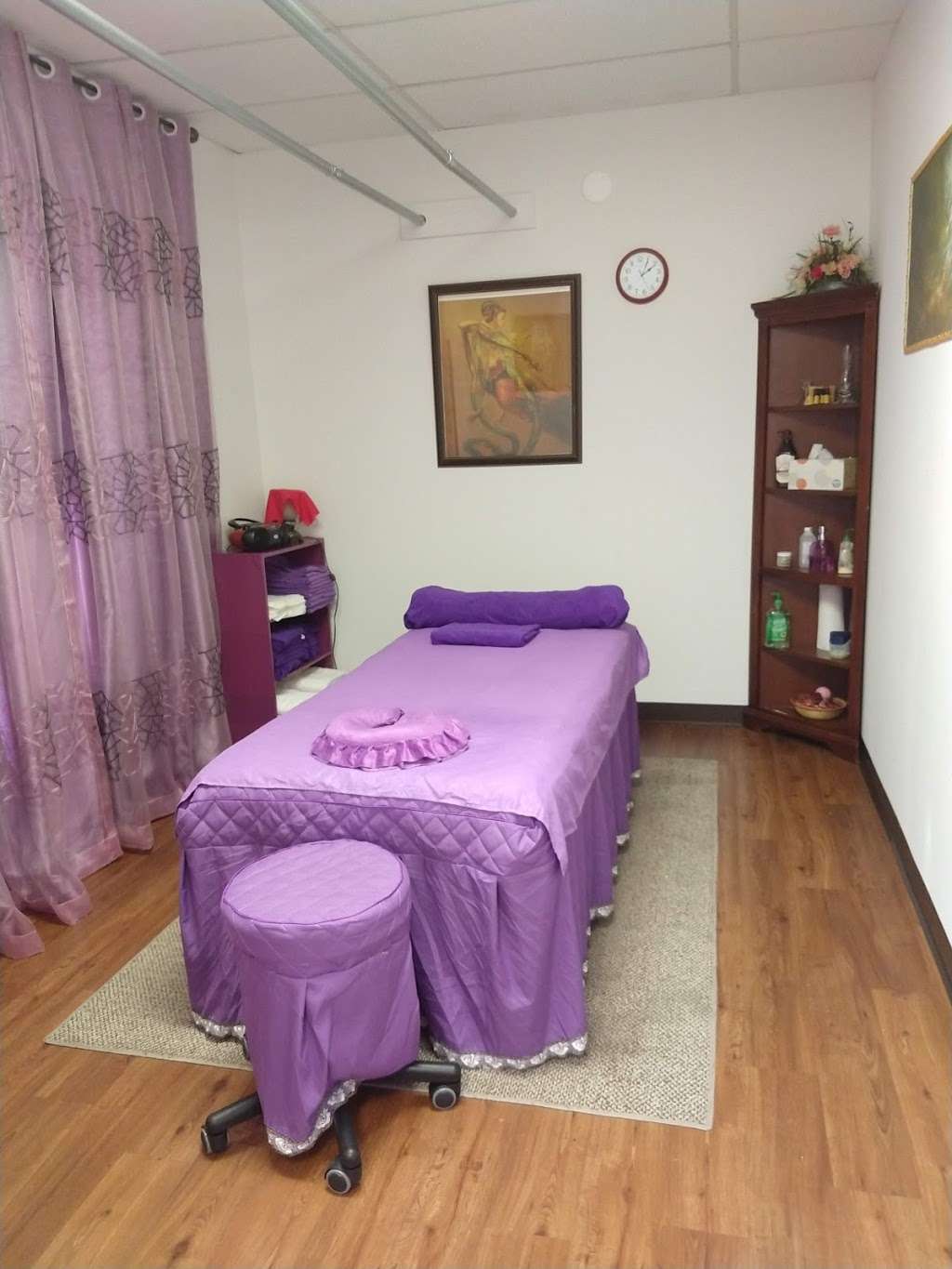 Ming Mings Reflexology | 28 S Prince St, Millersville, PA 17551, USA | Phone: (717) 584-6150