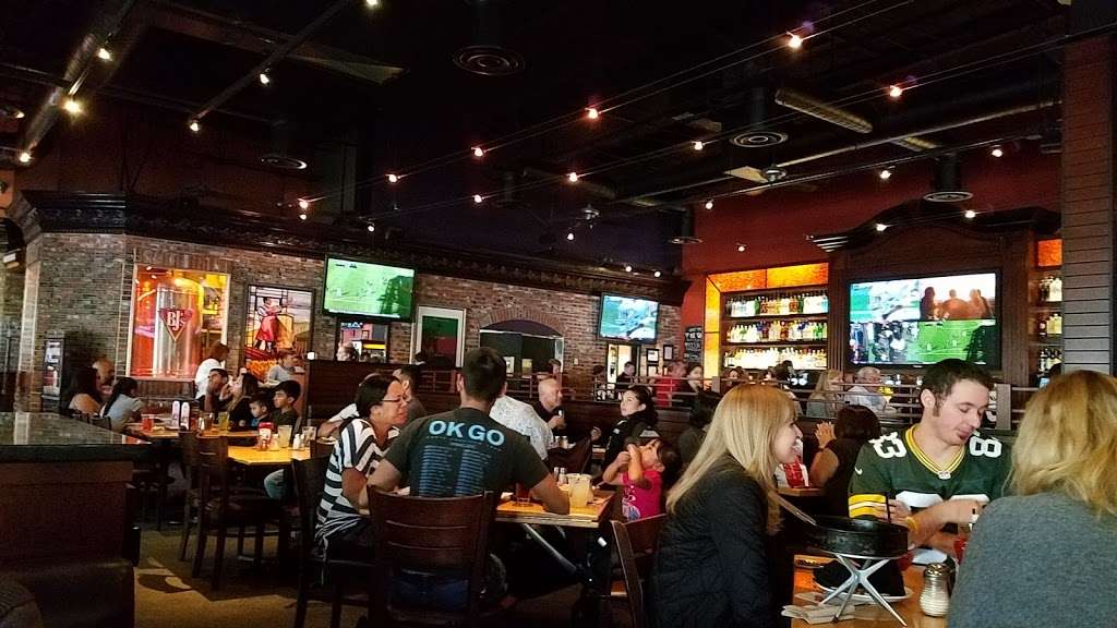 BJs Restaurant & Brewhouse | 24320 Town Center Dr, Valencia, CA 91355 | Phone: (661) 288-1299