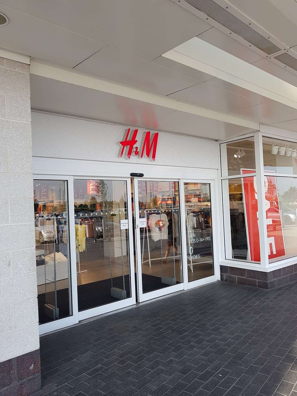 H&M | Unit 7, Gallions Reach Shopping Park, London E6 7ER, UK | Phone: 0344 736 9000