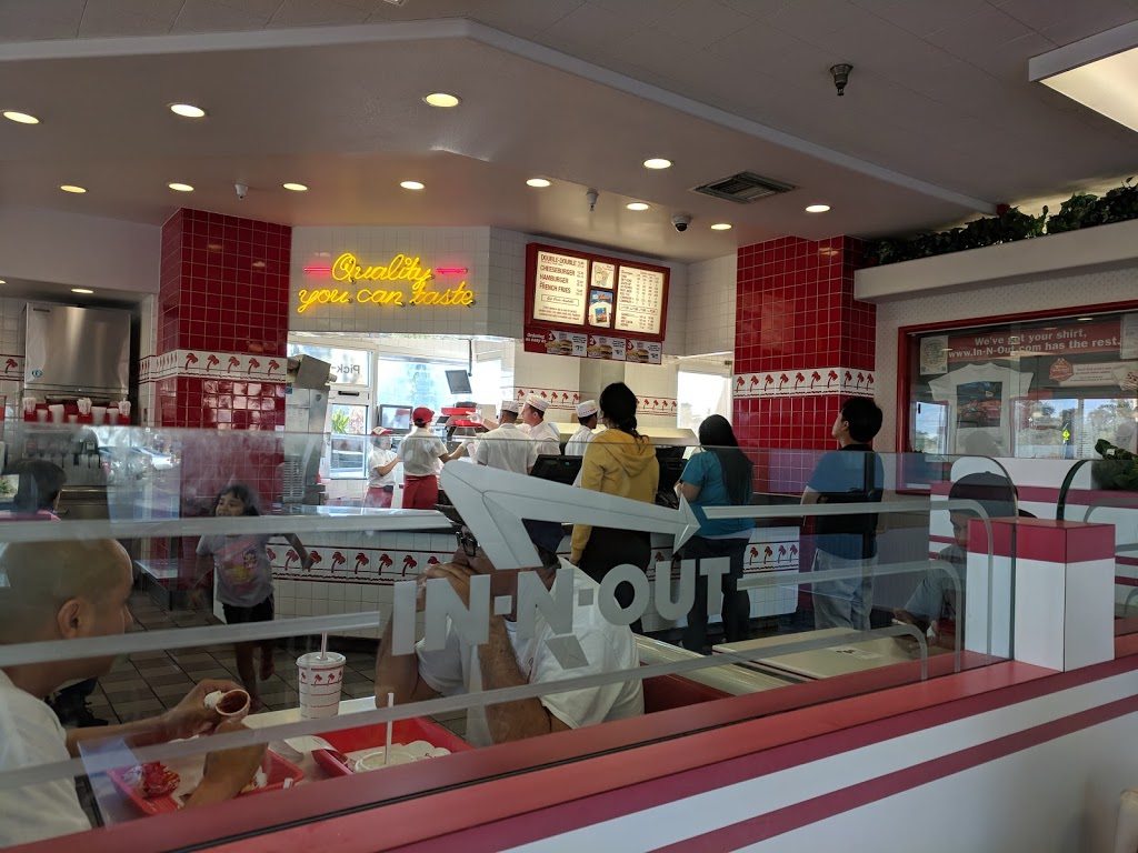 In-N-Out Burger | 381 W Esplanade Dr, Oxnard, CA 93036, USA | Phone: (800) 786-1000