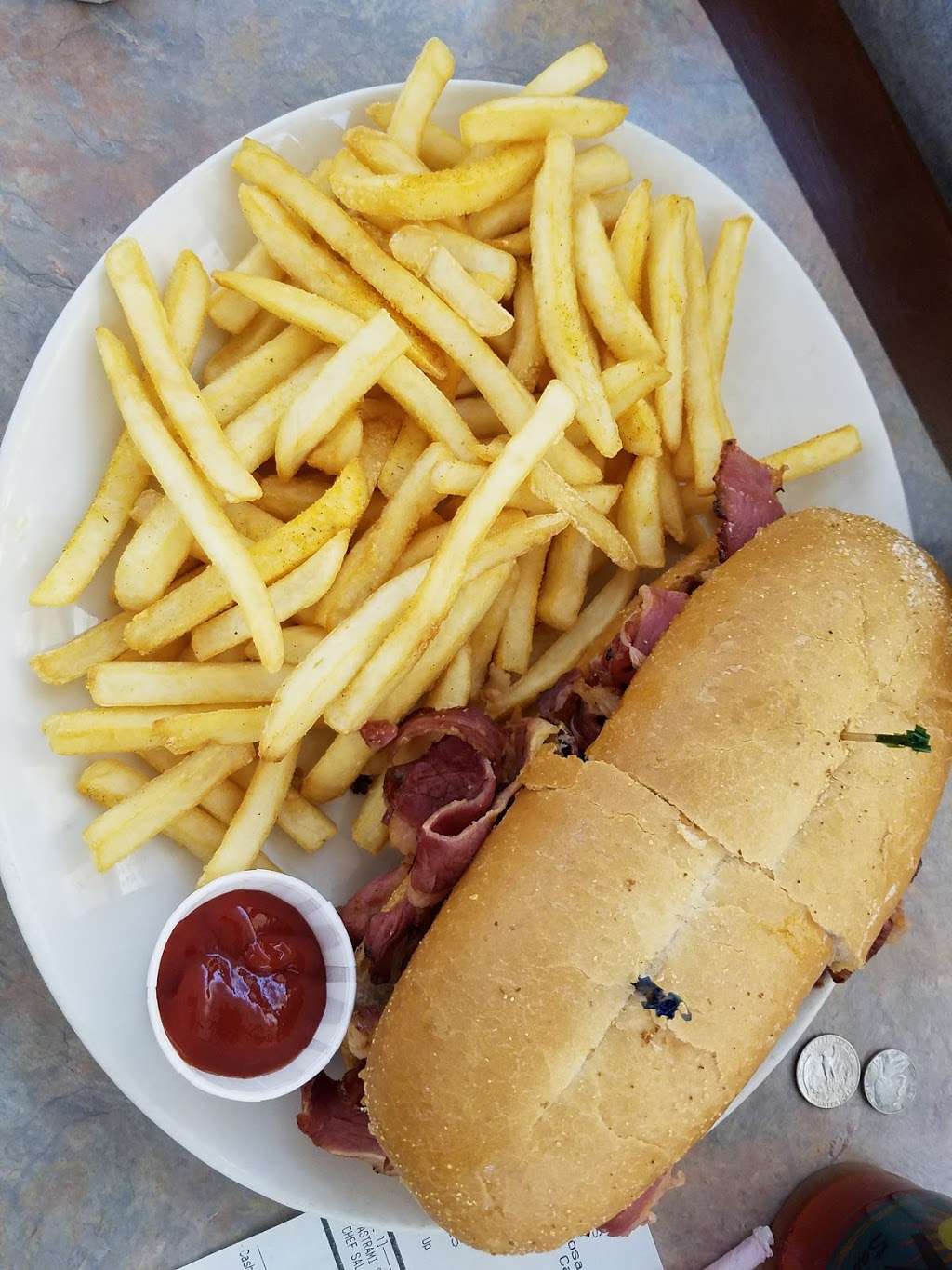 Toms Burgers 21 | 14084 Amargosa Rd, Victorville, CA 92392, USA | Phone: (760) 241-7770