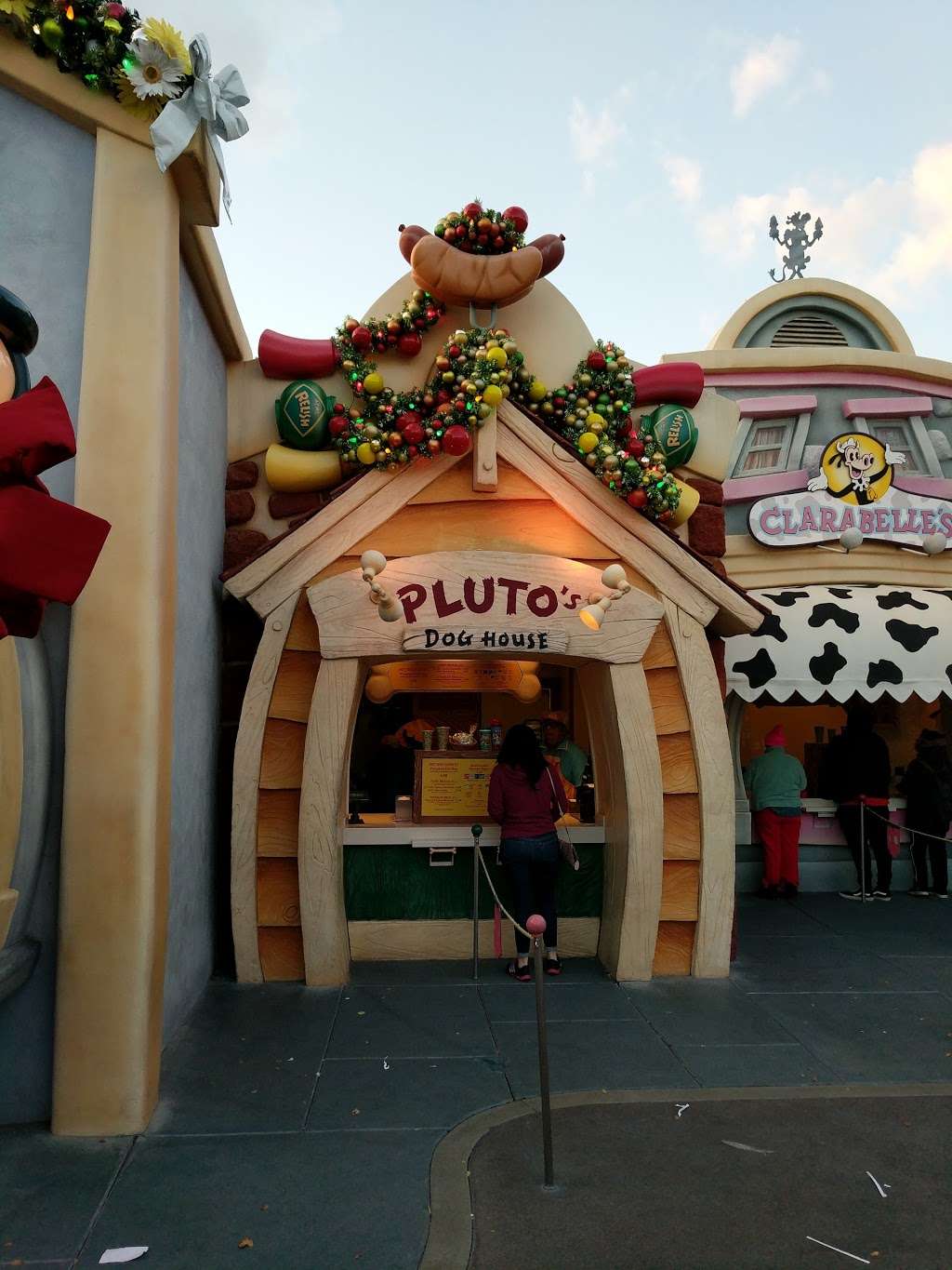 Plutos Dog House | 1313 S Harbor Blvd, Anaheim, CA 92802, USA | Phone: (714) 781-3463