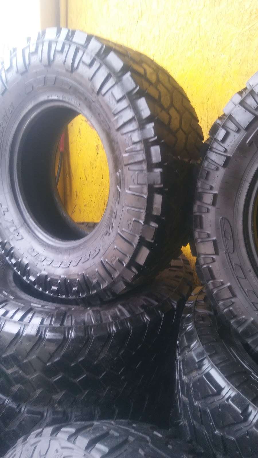 El Chuntaro Tire Shop | 10301 Veterans Memorial Dr, Houston, TX 77038, USA | Phone: (832) 420-7420