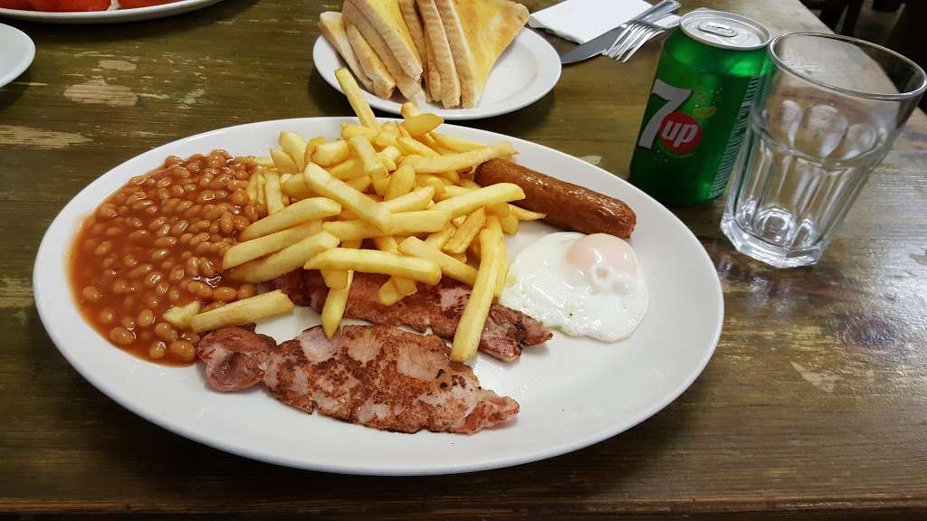 Caterham Cafe | 17 Godstone Rd, Caterham CR3 6RE, UK | Phone: 01883 348999