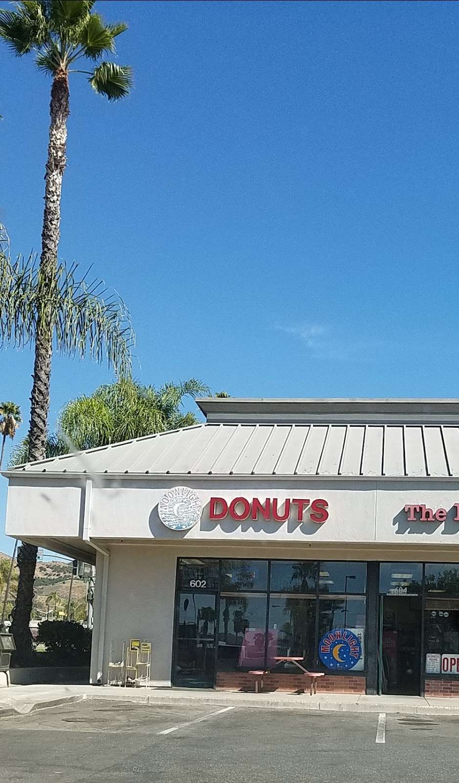 Moonlight Donuts | 602 Ventura St, Fillmore, CA 93015 | Phone: (805) 524-4878