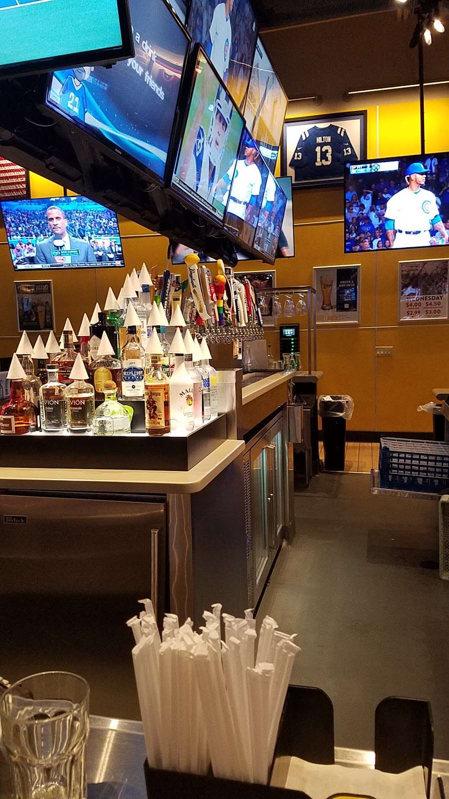 Buffalo Wild Wings | 6537 Whitestown Pkwy, Zionsville, IN 46077 | Phone: (317) 344-6120