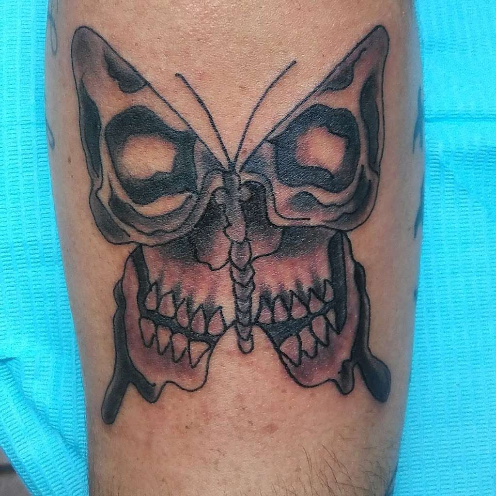 Horror House Tattoo | 715 New Laredo Hwy #3, San Antonio, TX 78211, USA | Phone: (210) 758-5110