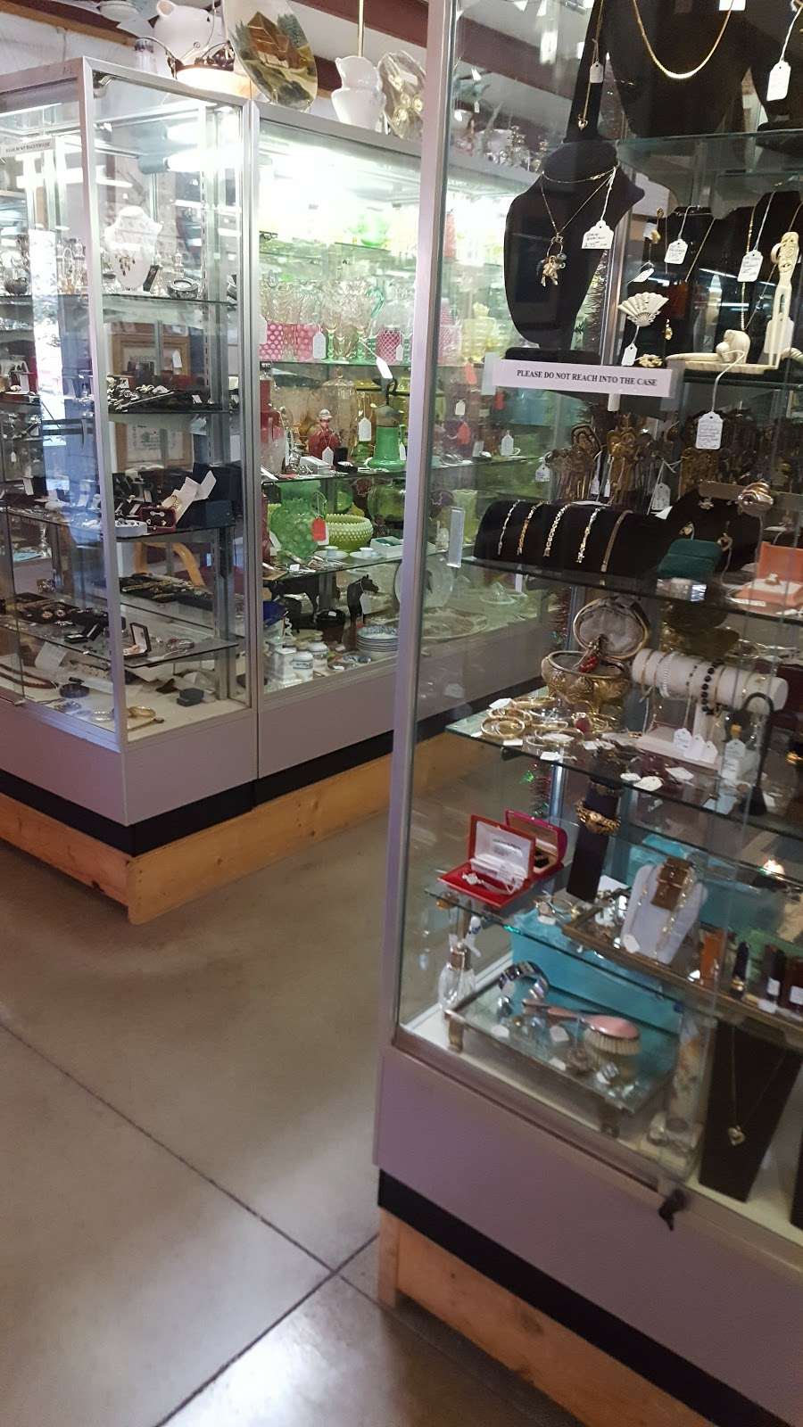 Adams Antique Annex | 2400 N Reading Rd, Denver, PA 17517, USA | Phone: (717) 335-3116