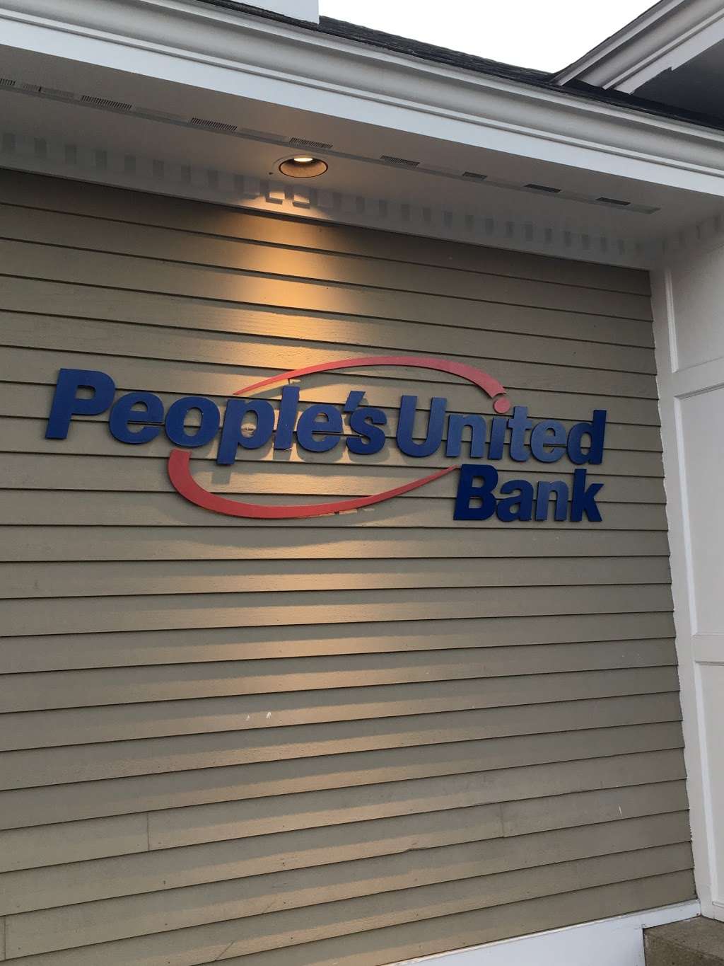 Peoples United Bank | 11 Summer St, Manchester-by-the-Sea, MA 01944, USA | Phone: (978) 526-9151