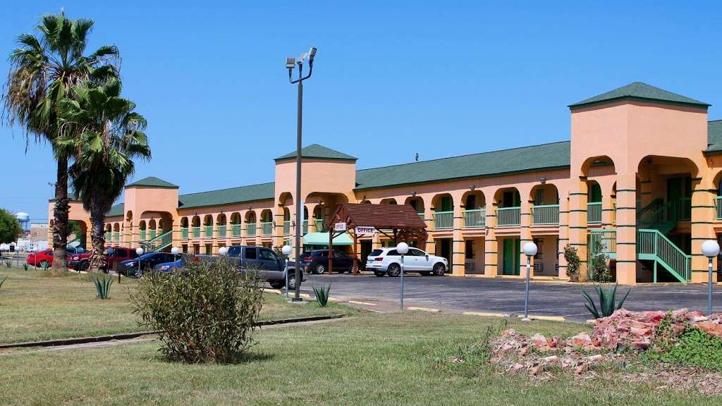 Americas Best Value Inn - AT&T Center | 3645 N PanAm Expy, San Antonio, TX 78219, USA | Phone: (210) 223-0001